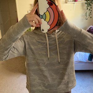 Light Grey Camo Vuori hooded sweater M/L sizing